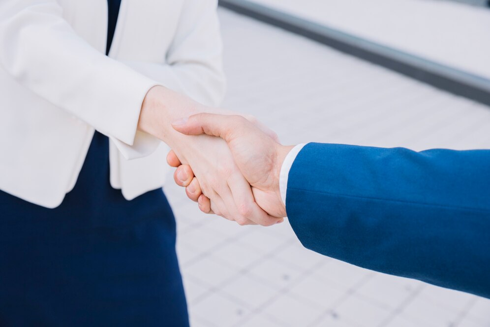 https://www.freepik.com/free-photo/handshake-business-people_1372734.htm#fromView=image_search&page=1&position=0&uuid=aa5055f3-8726-4a8d-a606-c53ff125a14a