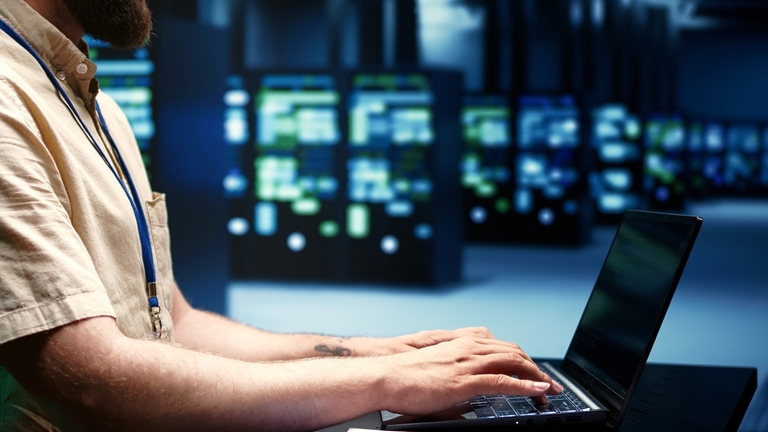 https://www.freepik.com/free-photo/supervisor-doing-server-diagnostic-test_190326352.htm#fromView=image_search_similar&page=2&position=34&uuid=b44a7d93-1e53-4375-929d-b37c0b2544f1