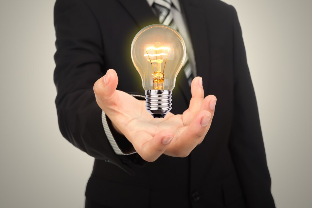 https://www.freepik.com/free-photo/businessman-with-stiffened-hand-lit-light-bulb_985248.htm#from_view=detail_alsolike